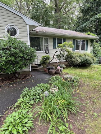 225 Tyler Ave, Miller Place, NY 11764