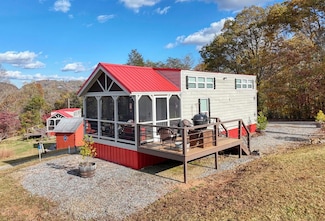 476, 478 Lapidary Ln, Young Harris, GA 30582