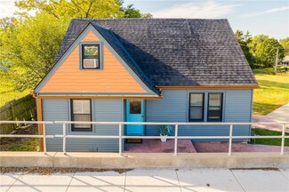 9021 W 75th St, Overland Park, KS 66204