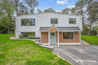 3 Laurie Ln, Harwich Port, MA 02646