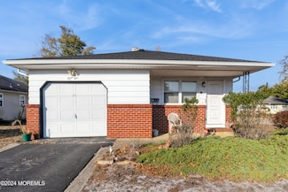 31 Guadeloupe Dr, Toms River, NJ 08757