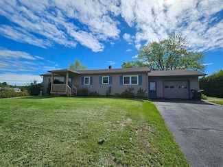 53 Mountainview Dr, Derby, VT 05830