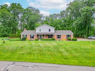 8772 W Evergreen Dr, Columbus, IN 47201