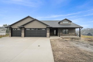 605 Charles St, Delhi, IA 52223