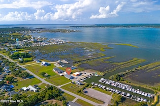 221 Bayview Dr, Harkers Island, NC 28531