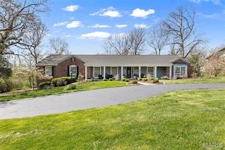 243 Ladue Oaks Dr, Saint Louis, MO 63141
