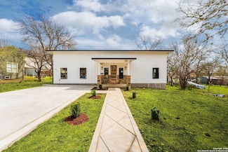 615 S Camp St, Seguin, TX 78155