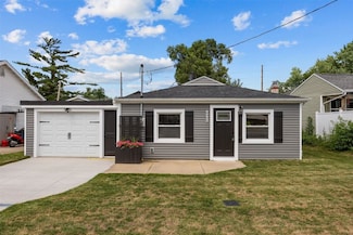 6404 Parkview Ave, Cedar Rapids, IA 52403