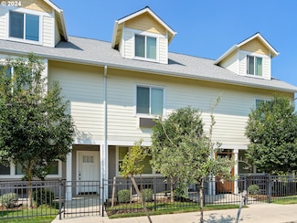 10831 E Burnside St, Portland, OR 97216