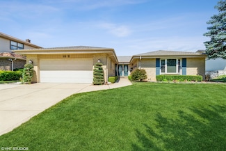 18 W Appletree Ln, Arlington Heights, IL 60004