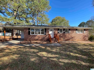 705 Valley Dr, Weaver, AL 36277