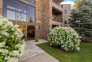 2210 Midland Grove Rd Unit 306, Roseville, MN 55113