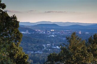160 Villa Nova Dr, Woodfin, NC 28804
