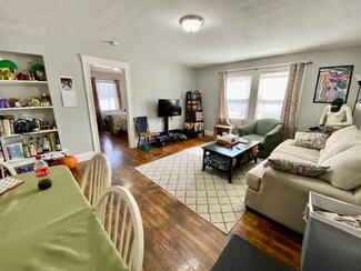 4907 Washington St Unit 1R, West Roxbury, MA 02132