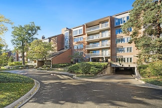 44 Park Ln Unit 223, Park Ridge, IL 60068