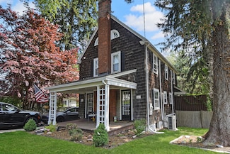 28 Garfield Rd, West Hartford, CT 06107