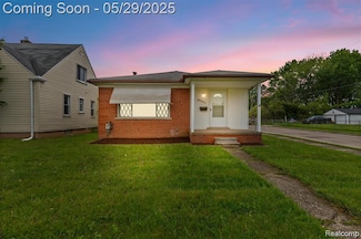 24371 Grove Ave, Eastpointe, MI 48021