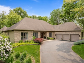 1261 Deer Ct, Lake Geneva, WI 53147