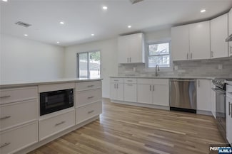 18 Ruth Ln, Demarest, NJ 07627