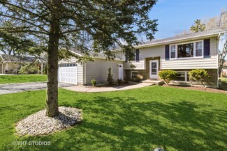 2306 Briar Ln, Lindenhurst, IL 60046