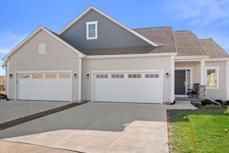 807 Bridlewood Dr Unit Bldg 11, Hartford, WI 53027