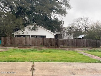118 W de Jean St, Washington, LA 70589