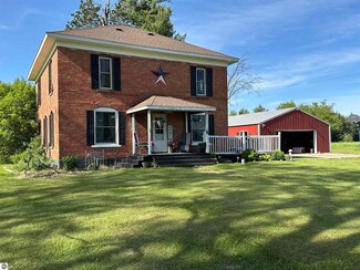 1902 W 46 Rd, Cadillac, MI 49601