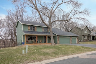 8250 W Lake Ct, Chanhassen, MN 55317
