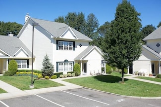 503 Centre Ct Unit 503, Medford, NY 11763