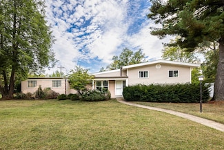 9030 Old Bonhomme Rd, Saint Louis, MO 63132