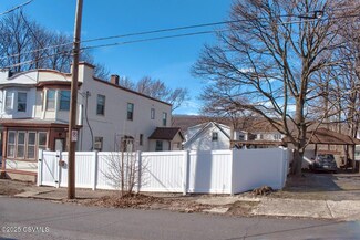 1543 W Montgomery St, Coal Township, PA 17866