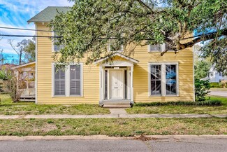811 10th St, Orange, TX 77630