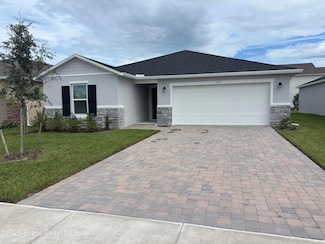 724 Hatton Ln SE, Palm Bay, FL 32909