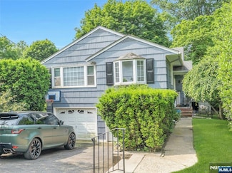 106 Hillside Ave, Cresskill, NJ 07626