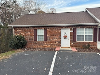 117 24th St NW, Hickory, NC 28601