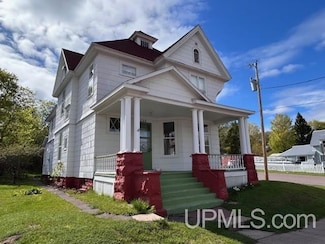708 Calumet St, Lake Linden, MI 49945