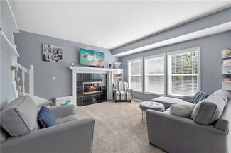 15465 S Sturgeon Dr, Olathe, KS 66062