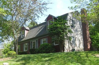 1 Lancaster Ln, Buzzards Bay, MA 02532