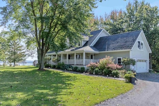 60 Holiday Point Rd, North Hero, VT 05474