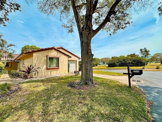 2815 Blue Spruce Ct, Lake Worth, FL 33462