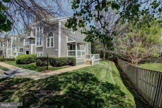 12926C Grays Pointe Rd, Fairfax, VA 22033