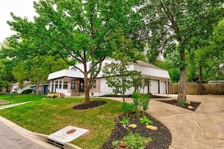 10015 Carrie Ln, Shawnee, KS 66203