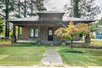 313 W Main St, Aulander, NC 27805
