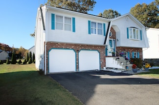 134 Heritage Dr, Waterbury, CT 06708