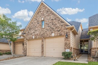 8946 Silent Willow Ln, Sugar Land, TX 77479
