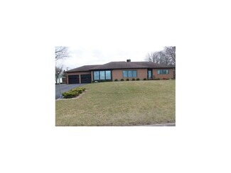 111 W 11th St, Tipton, IA 52772