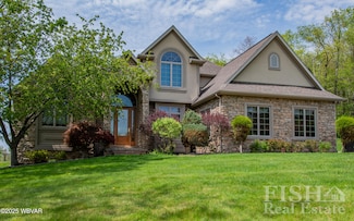 15 Hemlock Rd, Williamsport, PA 17701