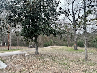 913 W Cayuga Dr, Athens, TX 75751