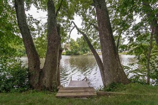 215 Maunesha Dr, Marshall, WI 53559