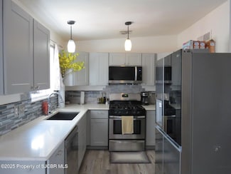 2701 Edgecliff Dr, Farmington, NM 87402